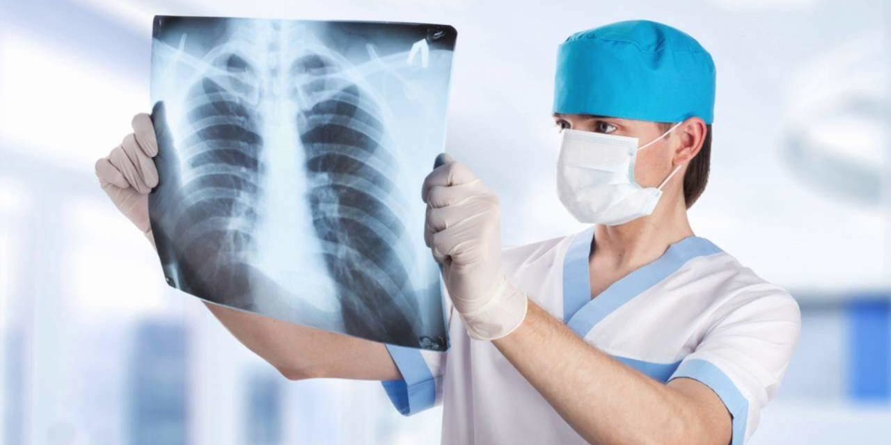 Врачи напомнили о способах самодиагностики рака