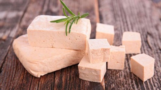 Сыр защищает кости мужчин, но не женщин