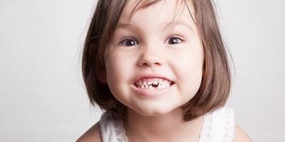 Зачем хранить молочные зубы детей