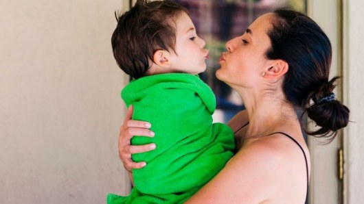 Стоматологи предупреждают: нельзя целовать маленьких детей в губы