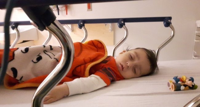 Мальчик из Канады может есть только персики