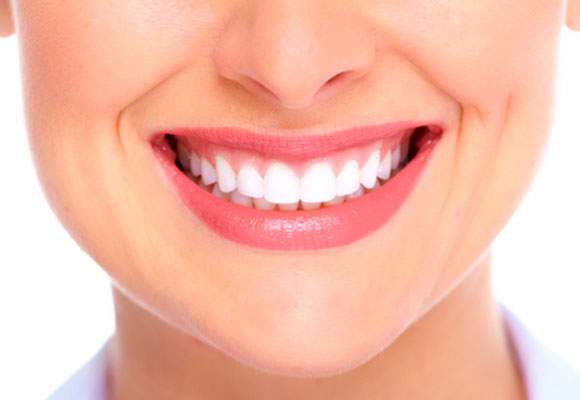 Стоматологи опровергли популярные мифы по уходу за зубами