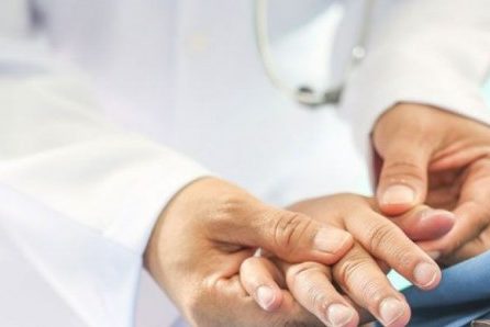 Борозды и пятнышки. Как поставить диагноз по ногтям?