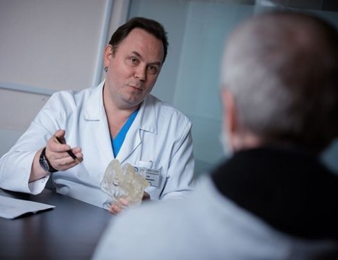 Спасти жизнь и внешний вид: онколог о микрохириргических технологиях лечения рака полости рта — МедНовости