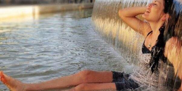 Медики рассказали, как правильно охладиться в жару