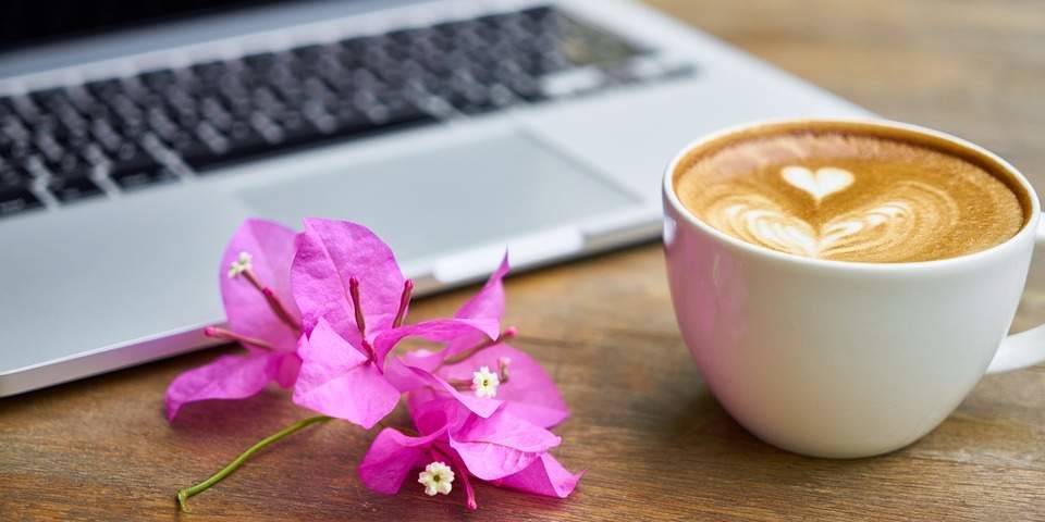 Ученые объяснили, почему на работе нужно пить кофе