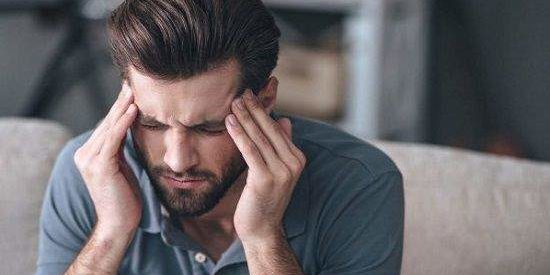 Ученые назвали необычную причину мужской мигрени