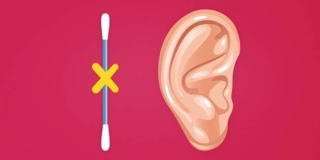 Врачи объяснили, почему нельзя чистить уши ватным палочками