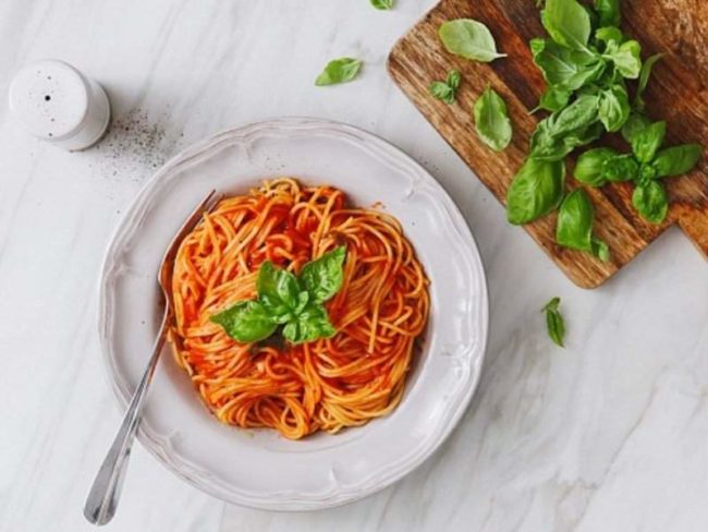 Названы самые неожиданные продукты, убивающие наши зубы