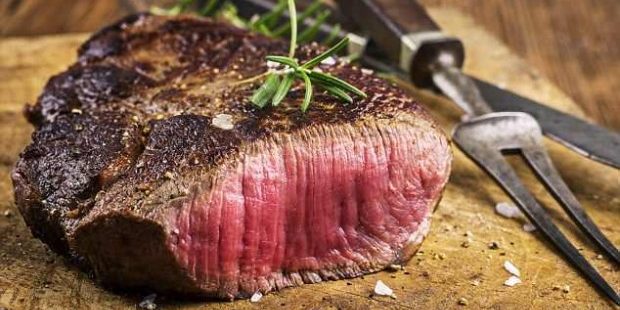 Отказ от красного мяса снижает риск развития рака кишечника