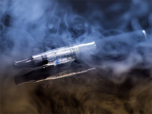 Пар электронных сигарет делает легкие безоружными перед вредными воздействиями — МедНовости