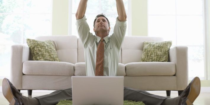 Ученые: во время работы очень полезна легкая гимнастика