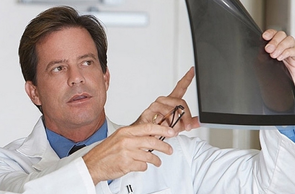 Онкологи предупреждают: иногда рак дает о себе знать странными симптомами