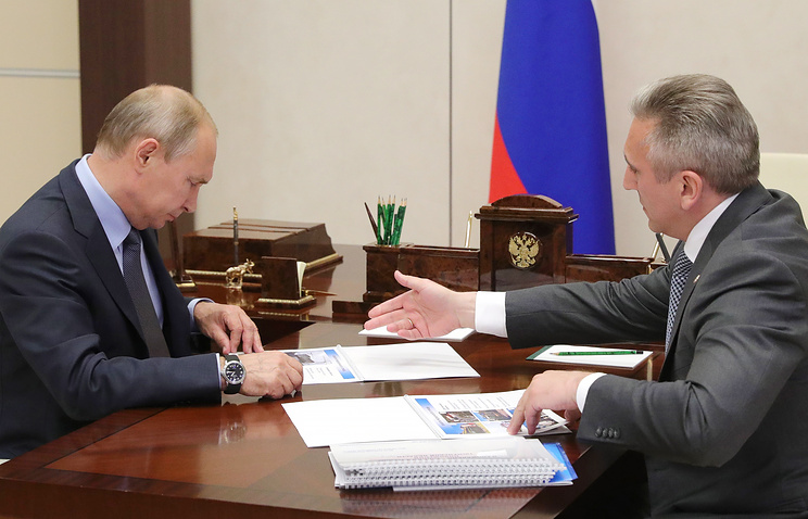 Президент РФ Владимир Путин и врио губернатора Тюменской области Александр Моор