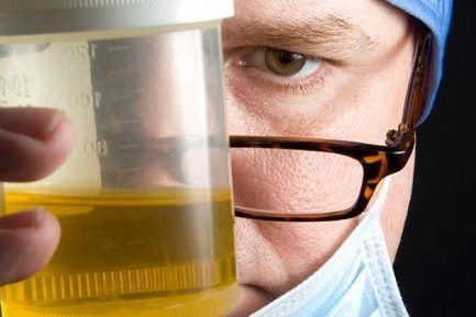 Неприятный запах у мочи: 8 возможных причин