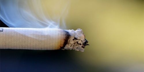 Ученые узнали, почему курильщики чаще болеют простудой — МедНовости