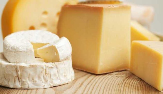 Сыр, который полезно есть на ночь