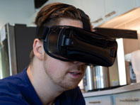 «Умный шлем» сделает из обычных людей профессиональных медиков