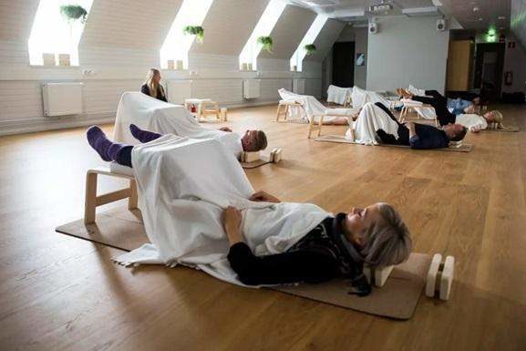 Финские компании внедряют дневной сон для работников