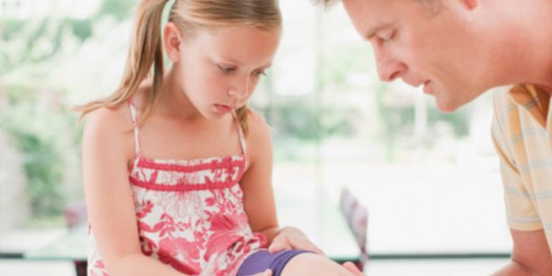 Чем вредно дуть на рану