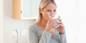 Врачи запретили пить воду во время употребления пищи