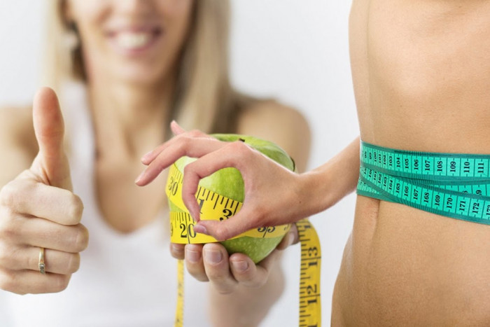 Названы фрукты, которые помогают избавиться от жира на животе