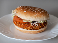 Ученые из Гарварда запретили женщинам есть бургеры и хот-доги