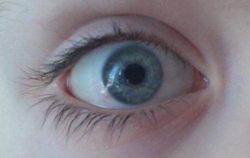 Создан имплант, предотвращающий возрастную слепоту