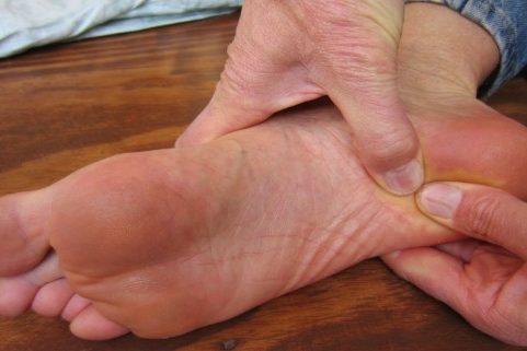 Медики объяснили, чем плох будильник на смартфоне