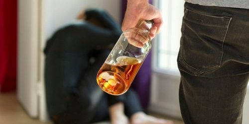 Ученые рассказали, какие люди склонны к насилию после выпивки — МедНовости