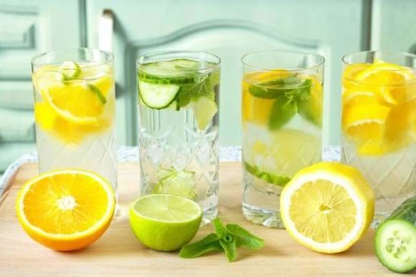 Медики развеяли главные мифы о воде с лимоном
