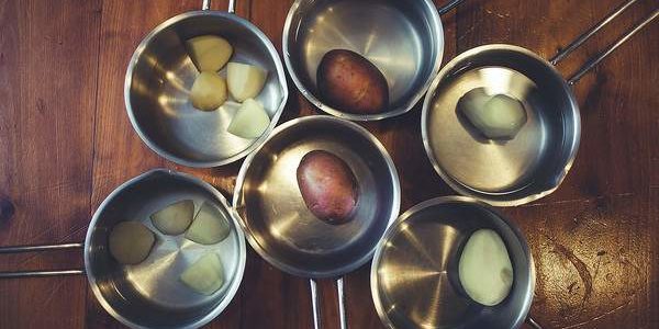 Врачи рассказали, помогает ли ингаляция картофелем вылечить простуду