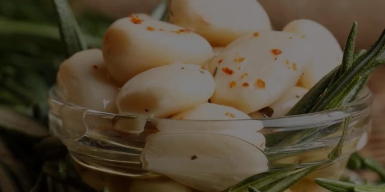 Ученые раскрыли чудесные свойства чесночного масла