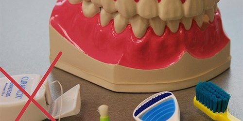 В нитях для чистки зубов обнаружены опасные вещества — МедНовости