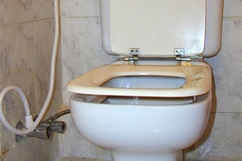 Простое приспособление может помочь справиться с хроническим запором — МедНовости