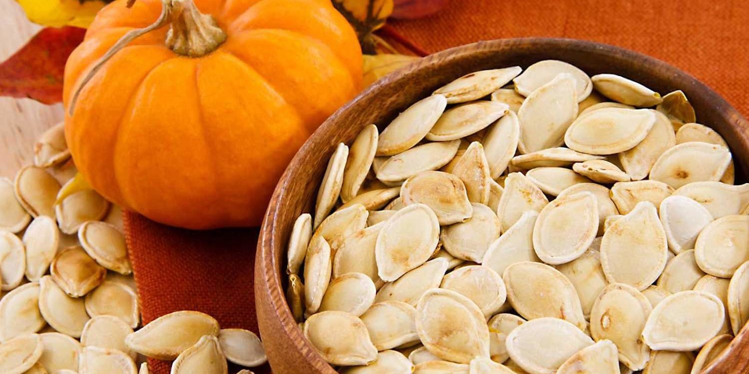 Медики рассказали, почему нужно есть тыквенные семечки