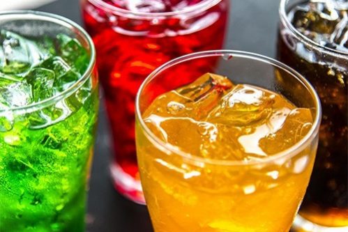 С определенного возраста женщинам лучше не увлекаться диетическими сладкими напитками — МедНовости