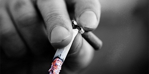 Заядлые курильщики рискуют остаться без цветового зрения — МедНовости