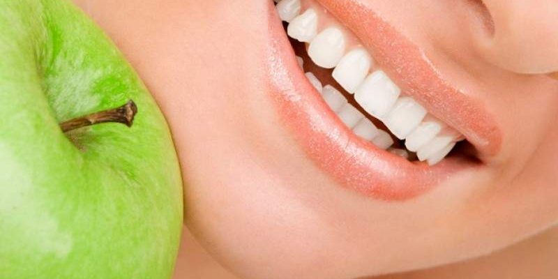 Стоматологи назвали продукты, укрепляющие зубную эмаль