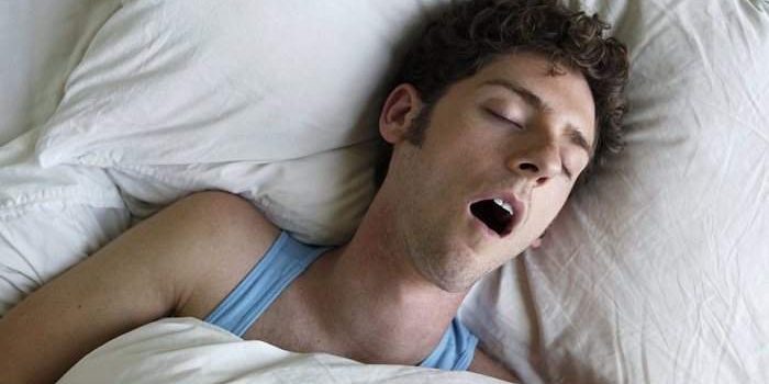 Медики объяснили, чем может быть опасен храп