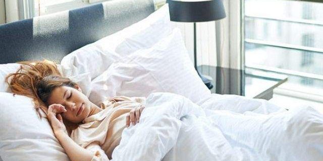 Эксперты рассказали о вреде долгого сна в выходные