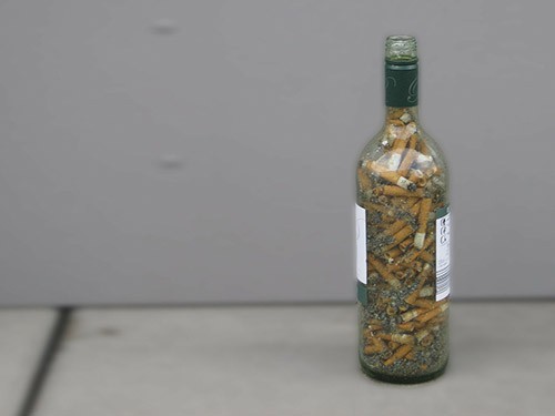 Скольким сигаретам равняется бутылка вина? Ученые подсчитали канцерогенный потенциал алкоголя — МедНовости