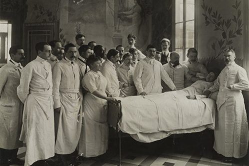 Многие женщины не рассказывают о менструальной боли и сильных кровотечениях даже врачу — МедНовости