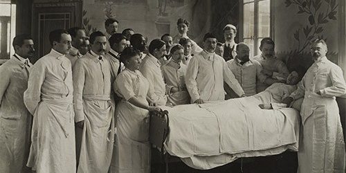 Многие женщины не рассказывают о менструальной боли и сильных кровотечениях даже врачу — МедНовости