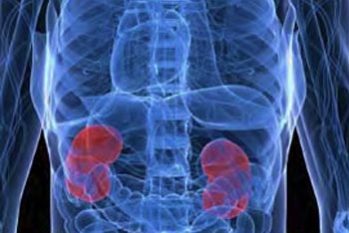 Медики объяснили, кому лучше не есть бананы