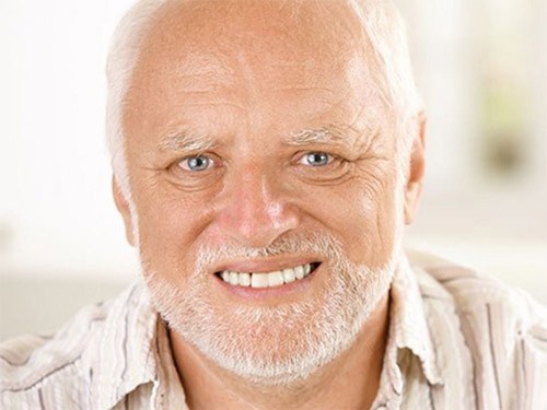 Натянутая улыбка на работе грозит алкоголизмом — МедНовости