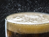 Любая вода с газом потенциально небезопасна, заявляют гастроэнтерологи