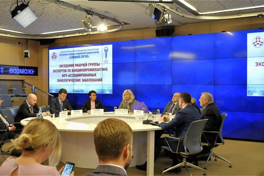 Сотни врачей задали вопросы ведущим специалистам на мультимедийной конференции «Сложный случай»