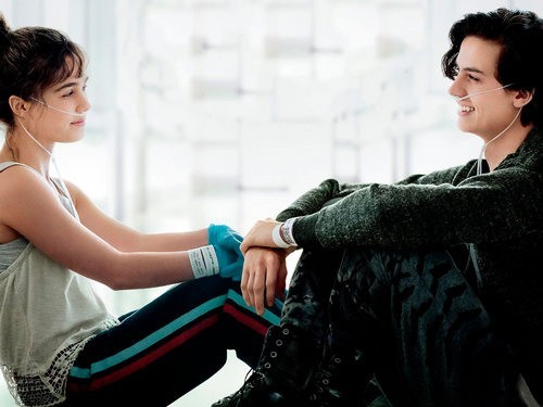 «В метре друг от друга» — МедНовости