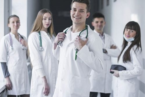 Рейтинг, регалии, стоимость приема: как найти врача, которому можно доверять? — МедНовости